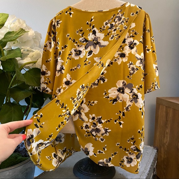 Ann Taylor floral print blouse - Picture 4 of 6